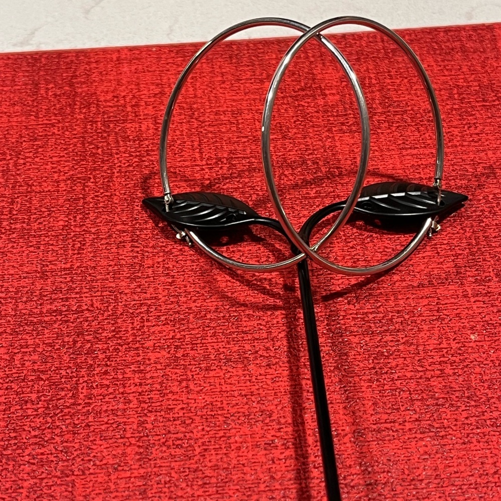PRE-LOVED AUTHENTIC 14K WHITE GOLD HOOP EARRINGS - Picture 6 of 17